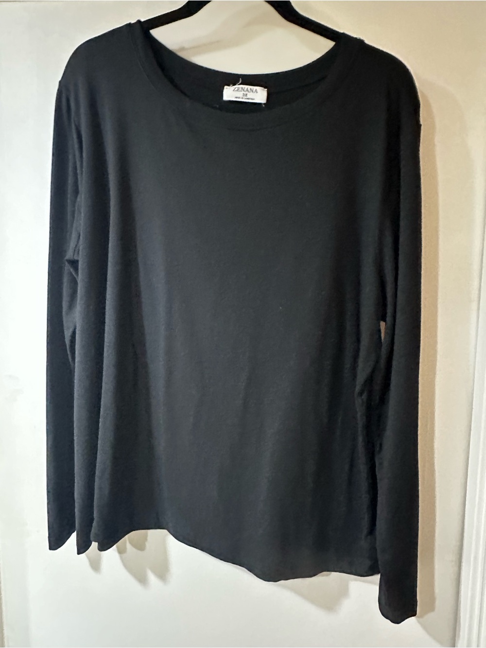 Zenana Outfitters Black Long-Sleeve Crewneck Top